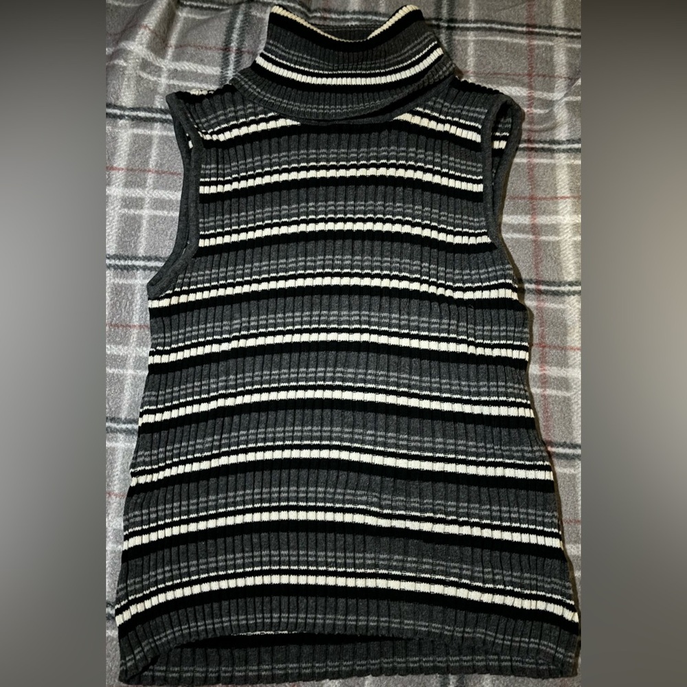 Knit turtle neck tank top